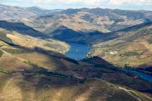 Douro Valley river horizon