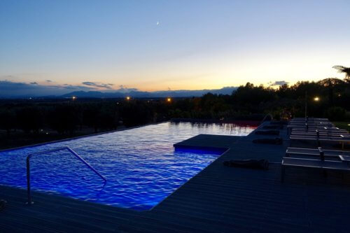 Hotel Mas Lazuli pool at night
