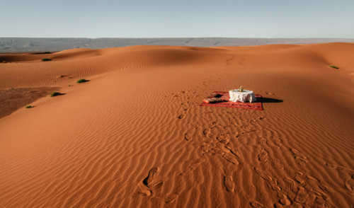 Dar Ahlam table in desert